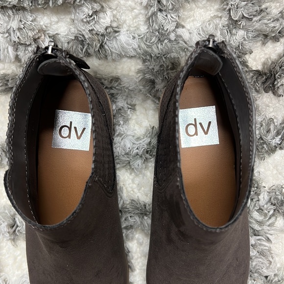 EUC Dolce Vita Chocolate Laser Cut Zip-Up Booties - Women’s Size 6 - Picture 4 of 9